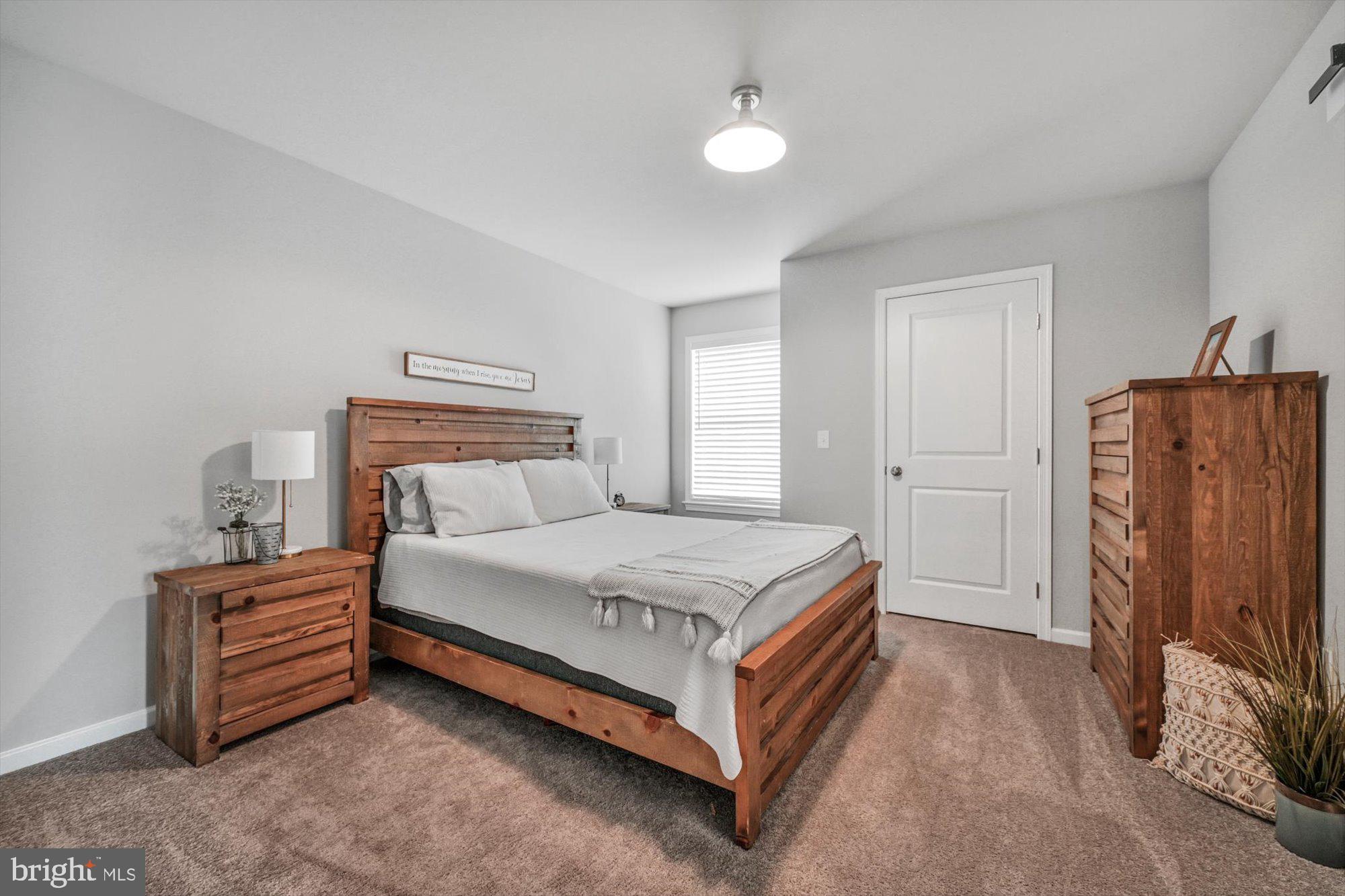 LAKESIDE VILLAS - Residential