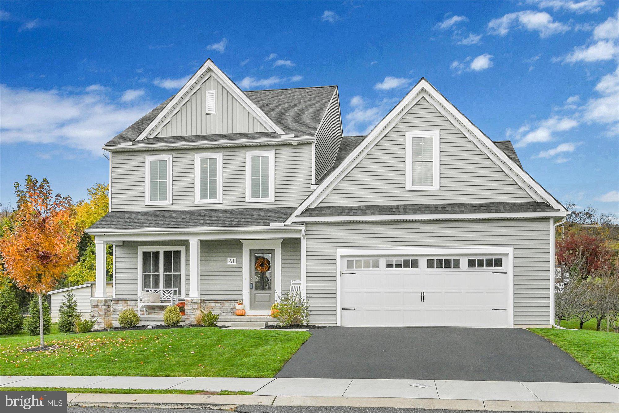 LAKESIDE VILLAS - Residential