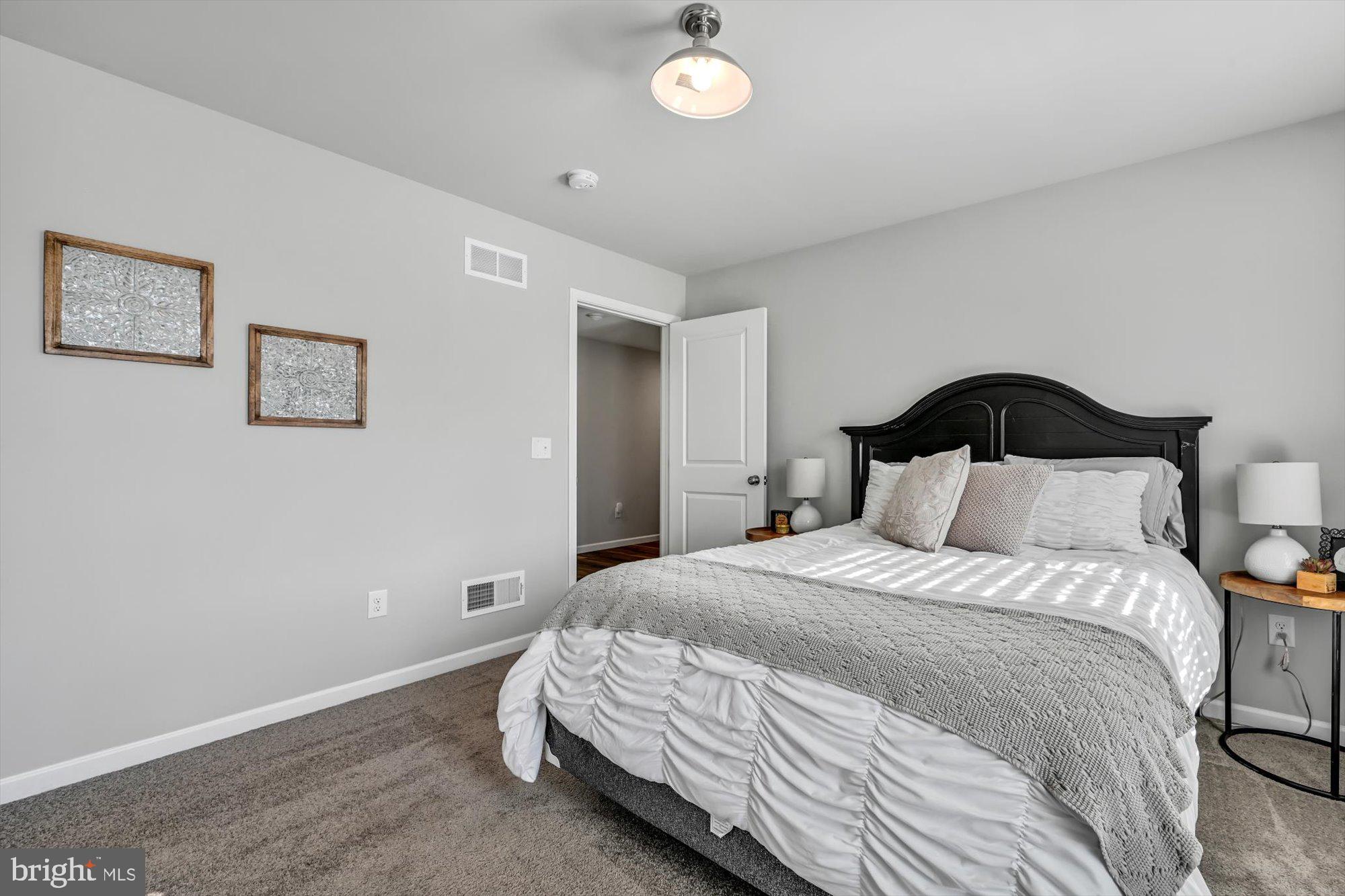 LAKESIDE VILLAS - Residential