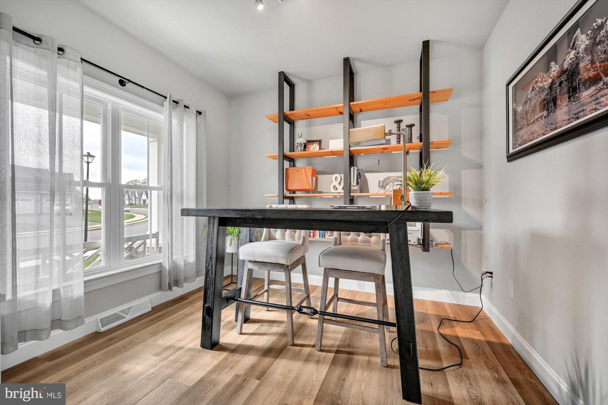 LAKESIDE VILLAS - Residential