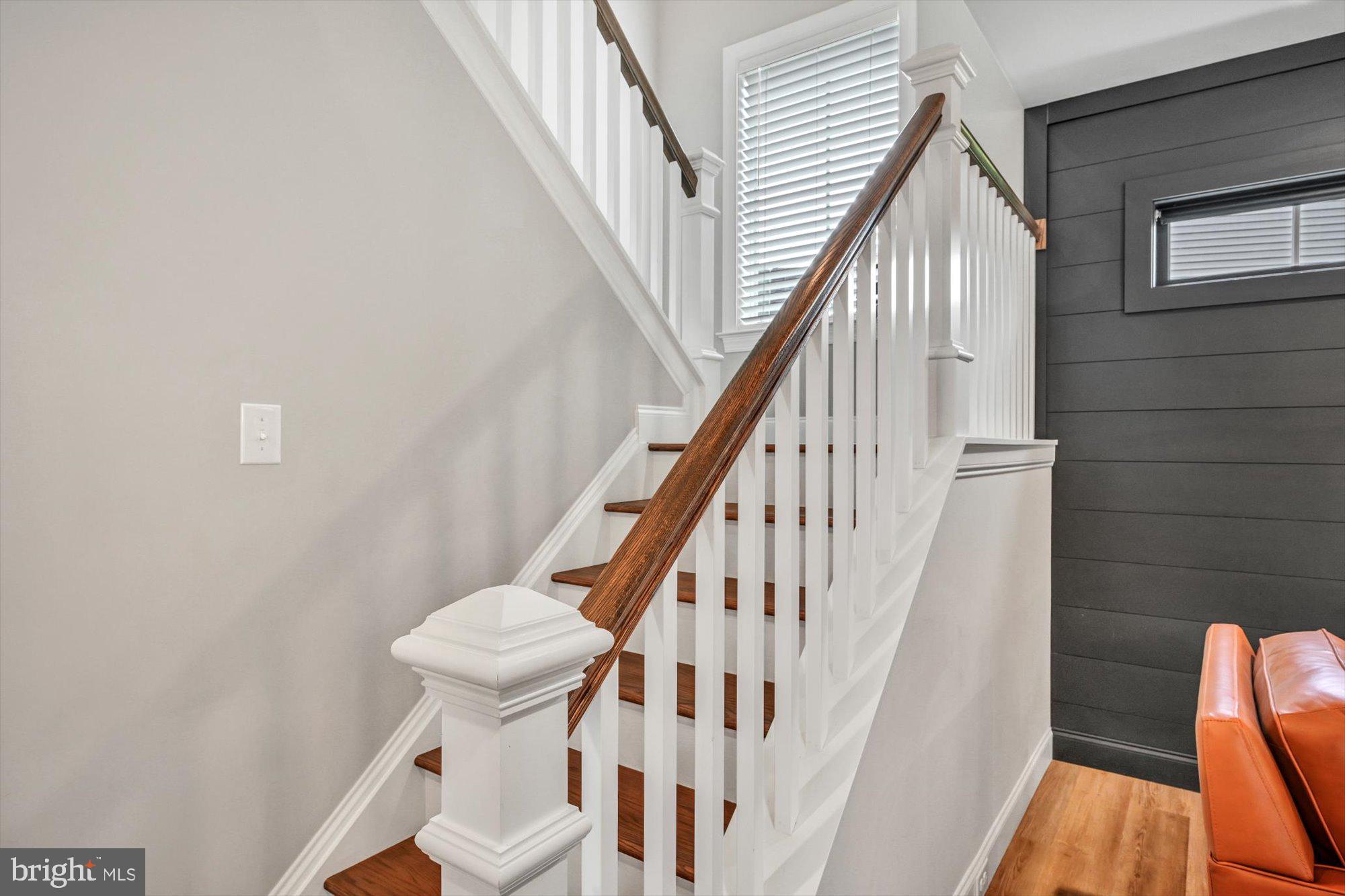 LAKESIDE VILLAS - Residential