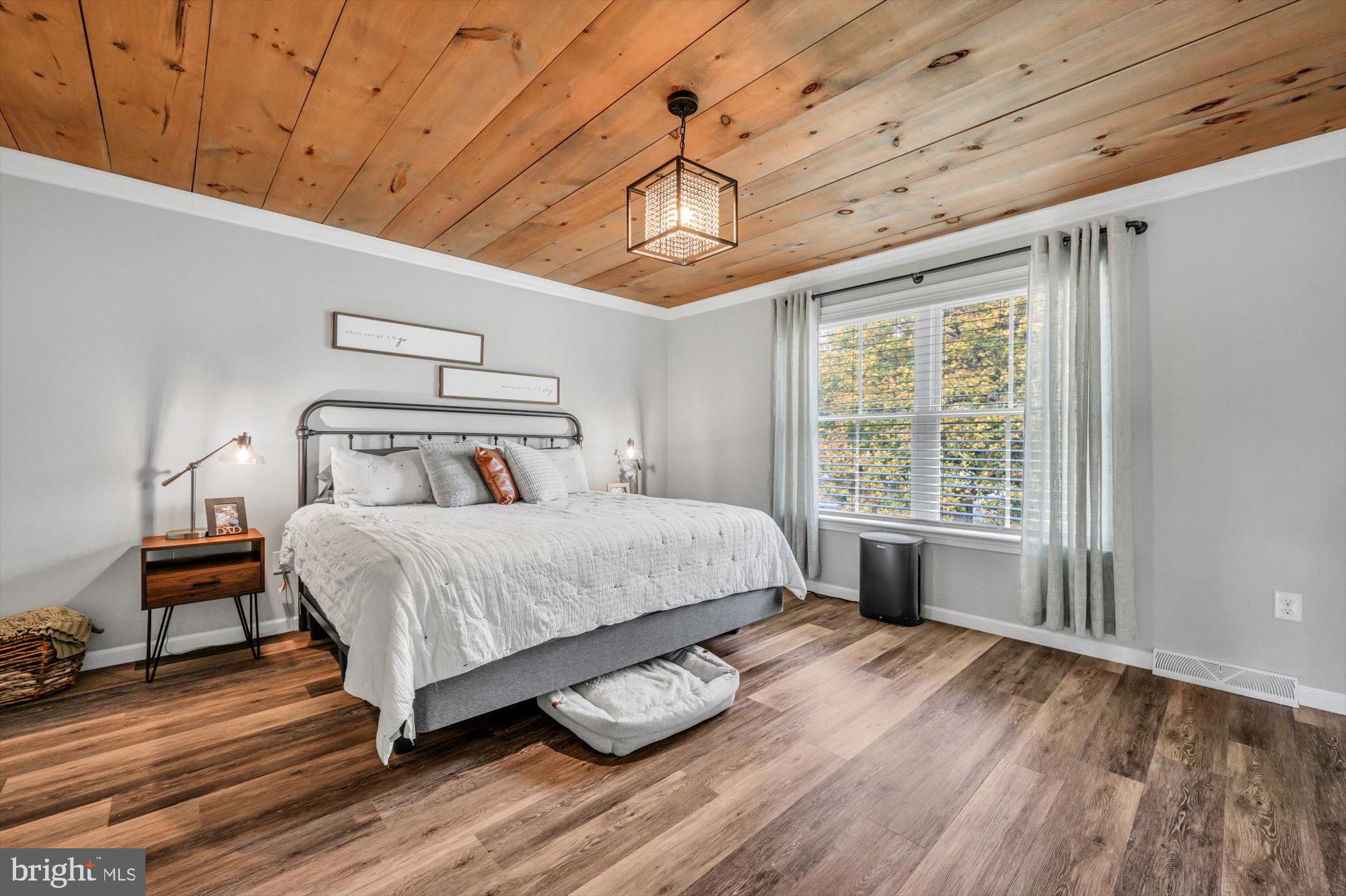 LAKESIDE VILLAS - Residential