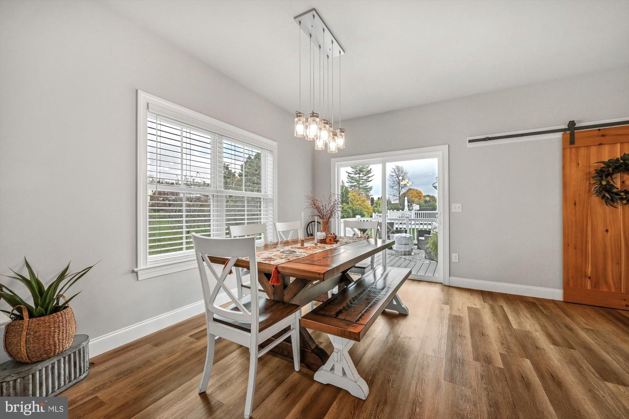 LAKESIDE VILLAS - Residential