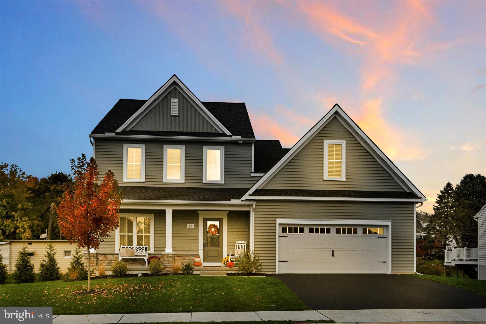 LAKESIDE VILLAS - Residential