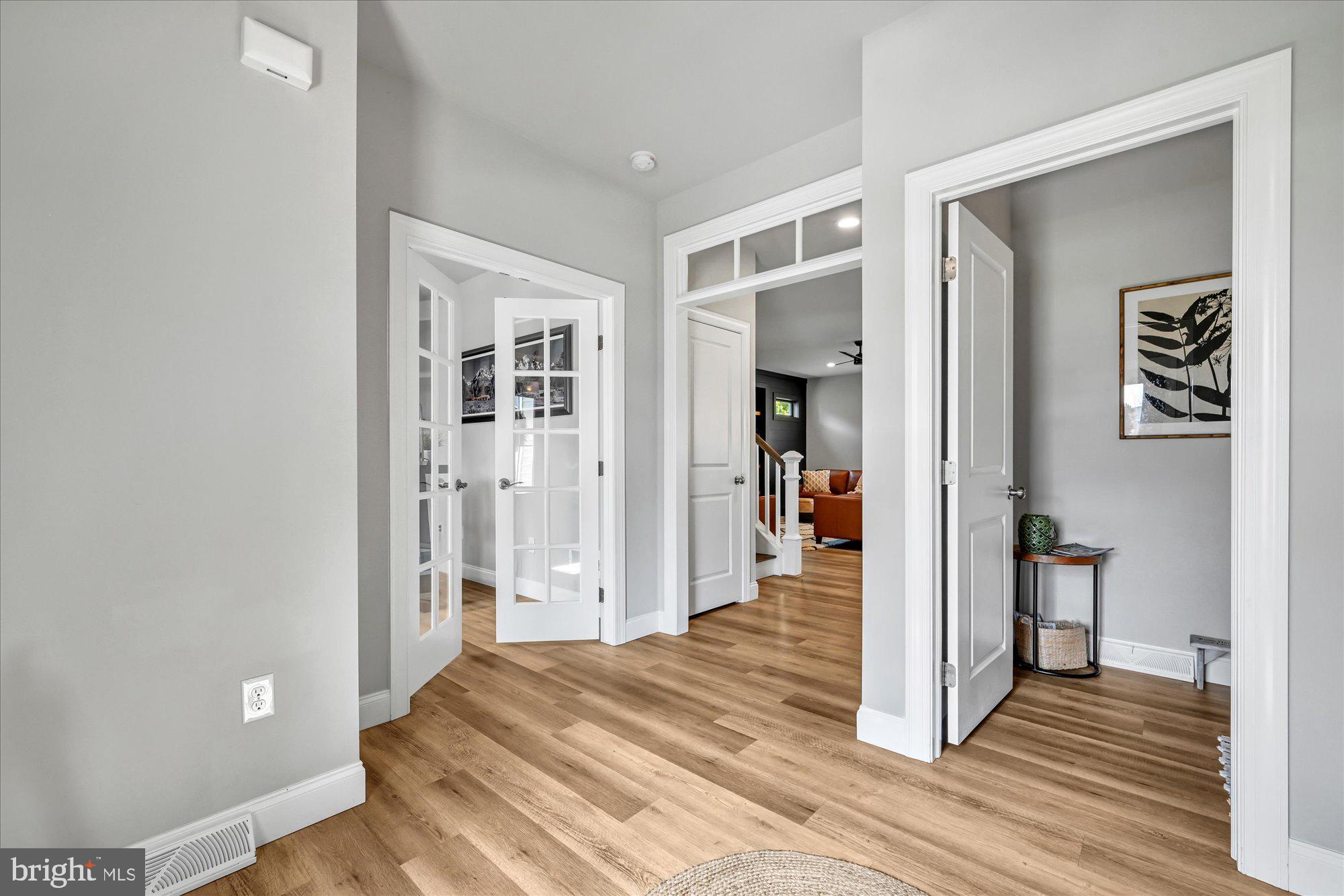 LAKESIDE VILLAS - Residential