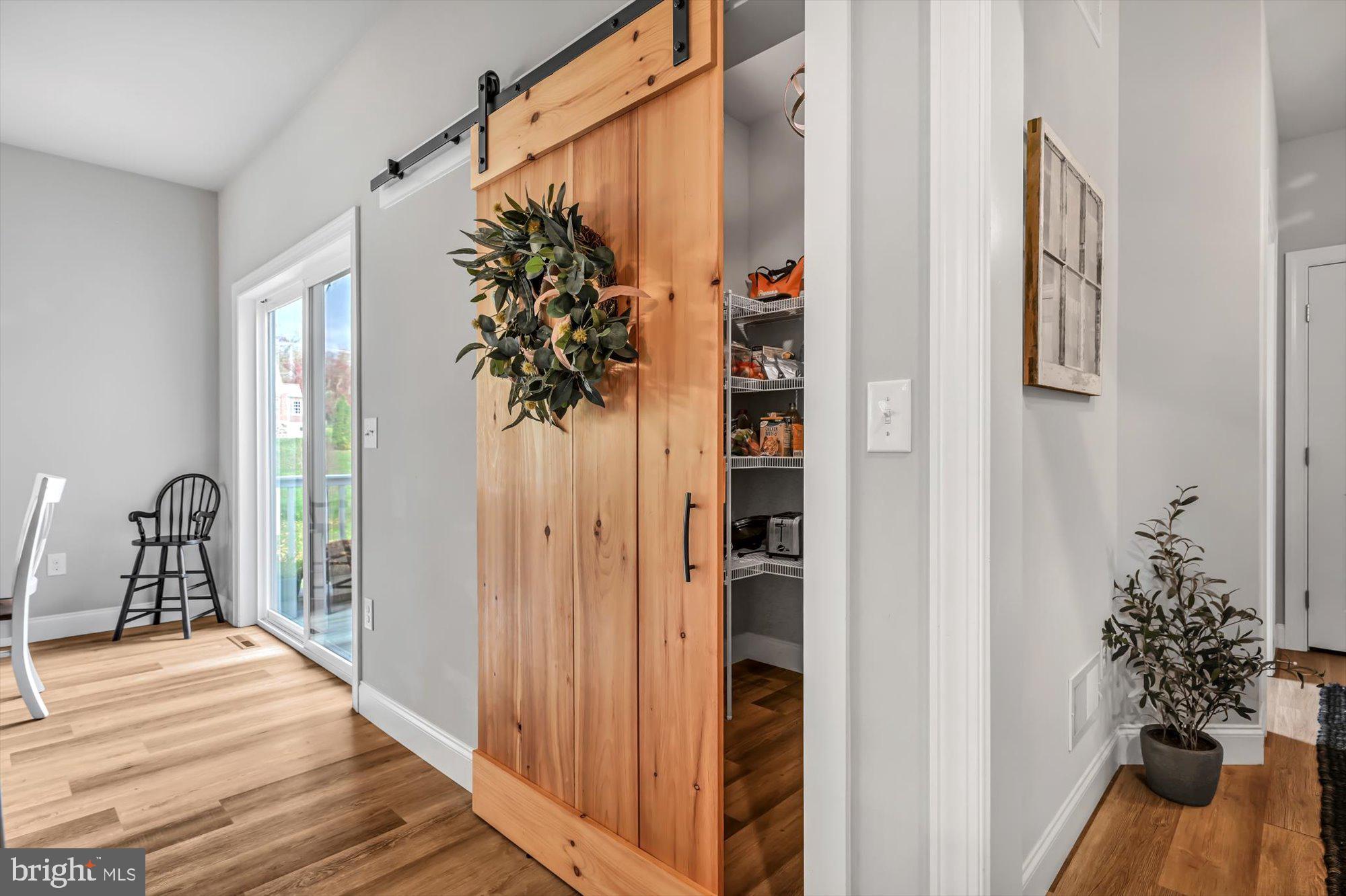 LAKESIDE VILLAS - Residential