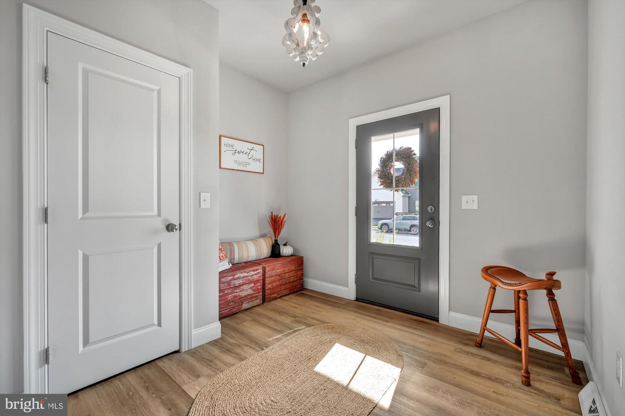 LAKESIDE VILLAS - Residential