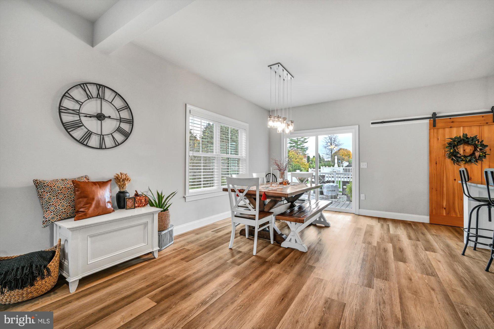 LAKESIDE VILLAS - Residential