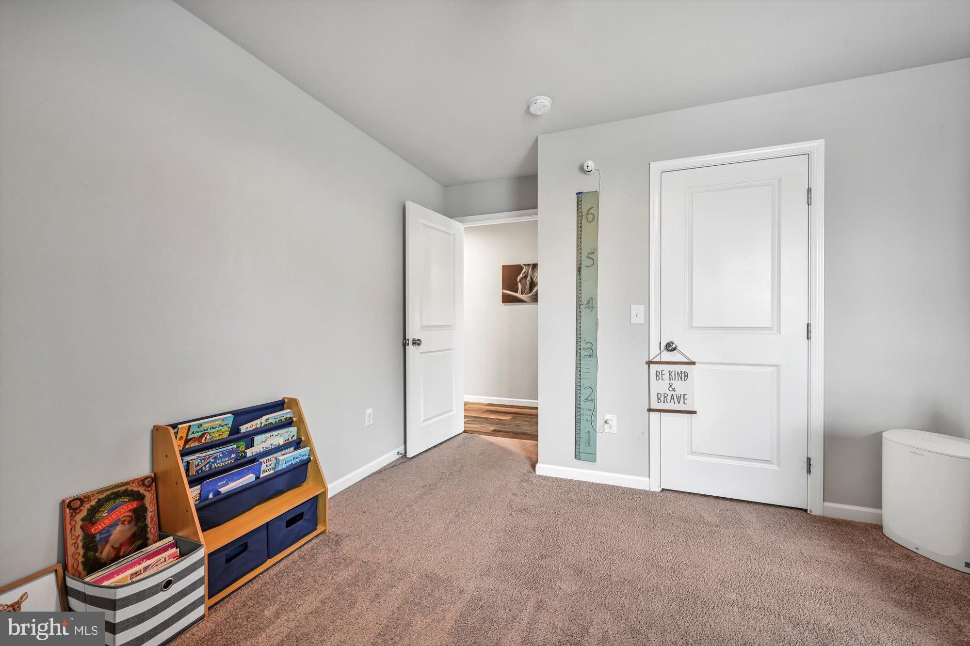 LAKESIDE VILLAS - Residential