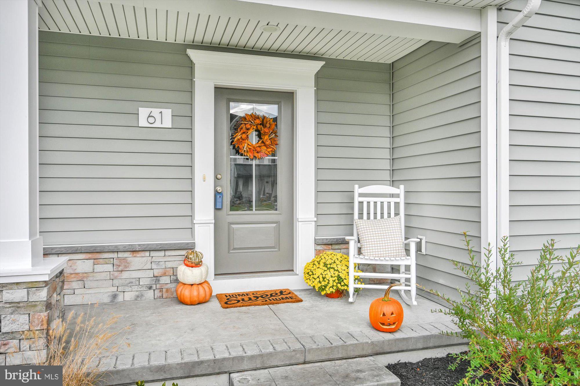 LAKESIDE VILLAS - Residential