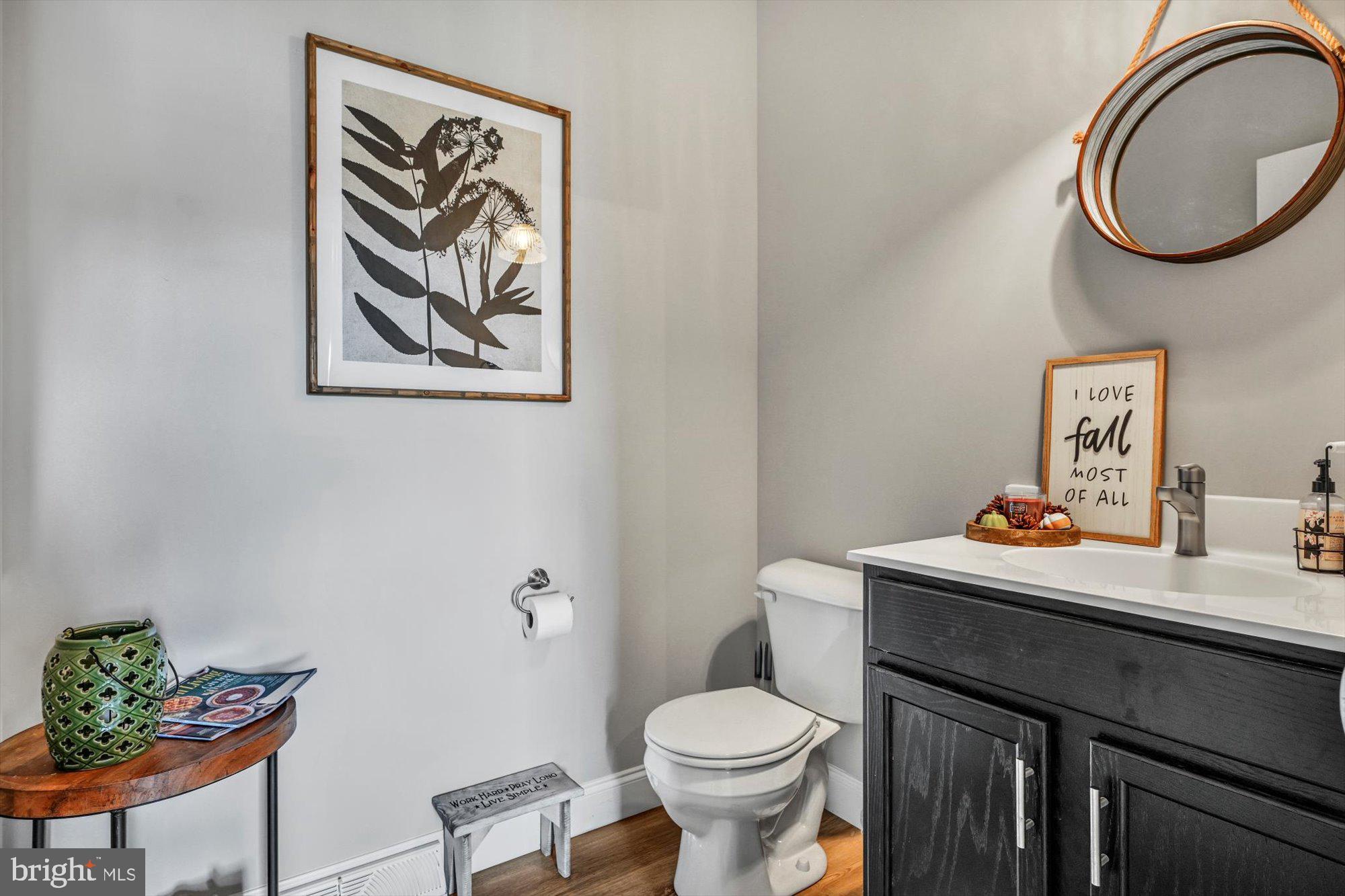 LAKESIDE VILLAS - Residential