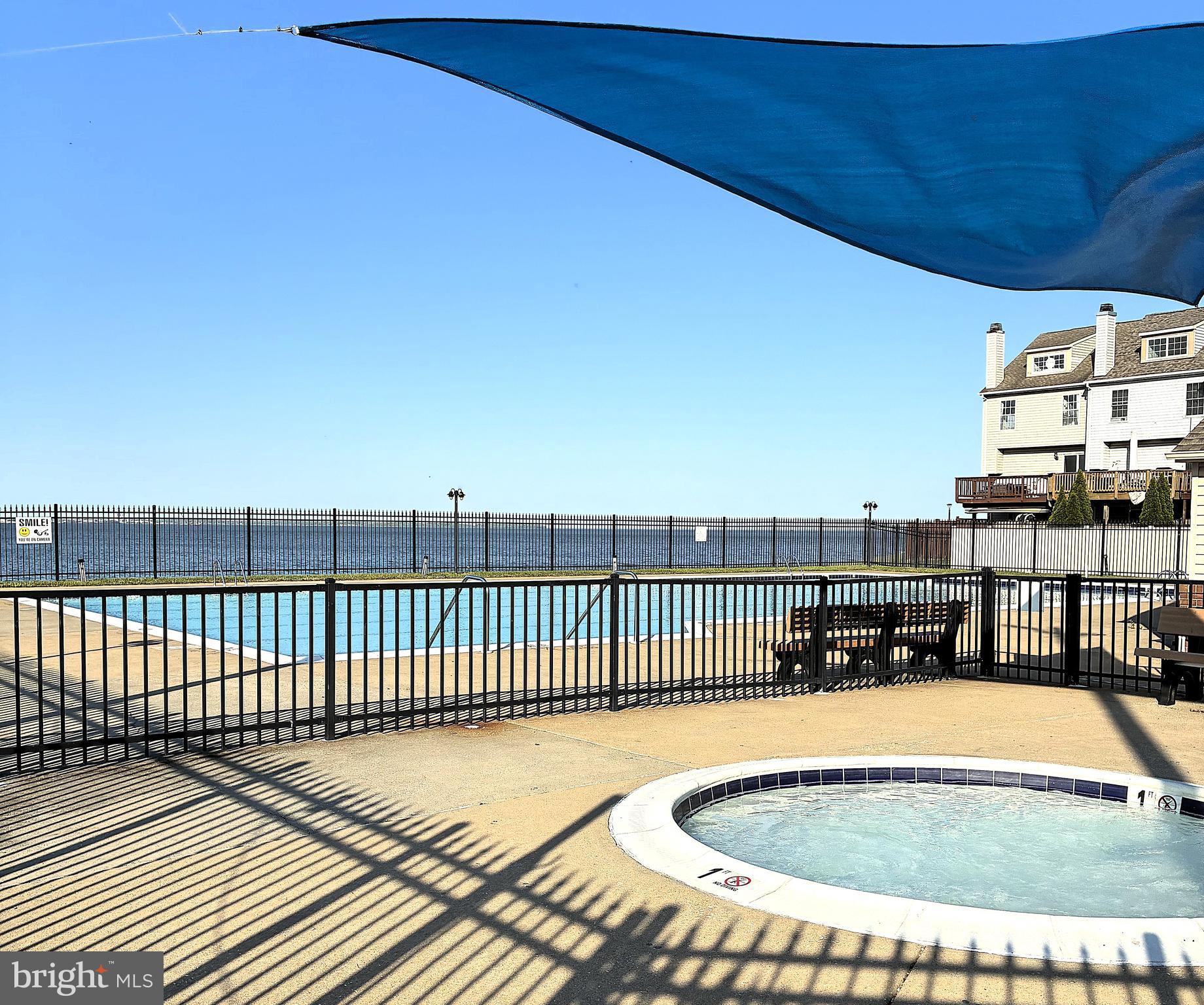 STONEY BEACH - Residential
