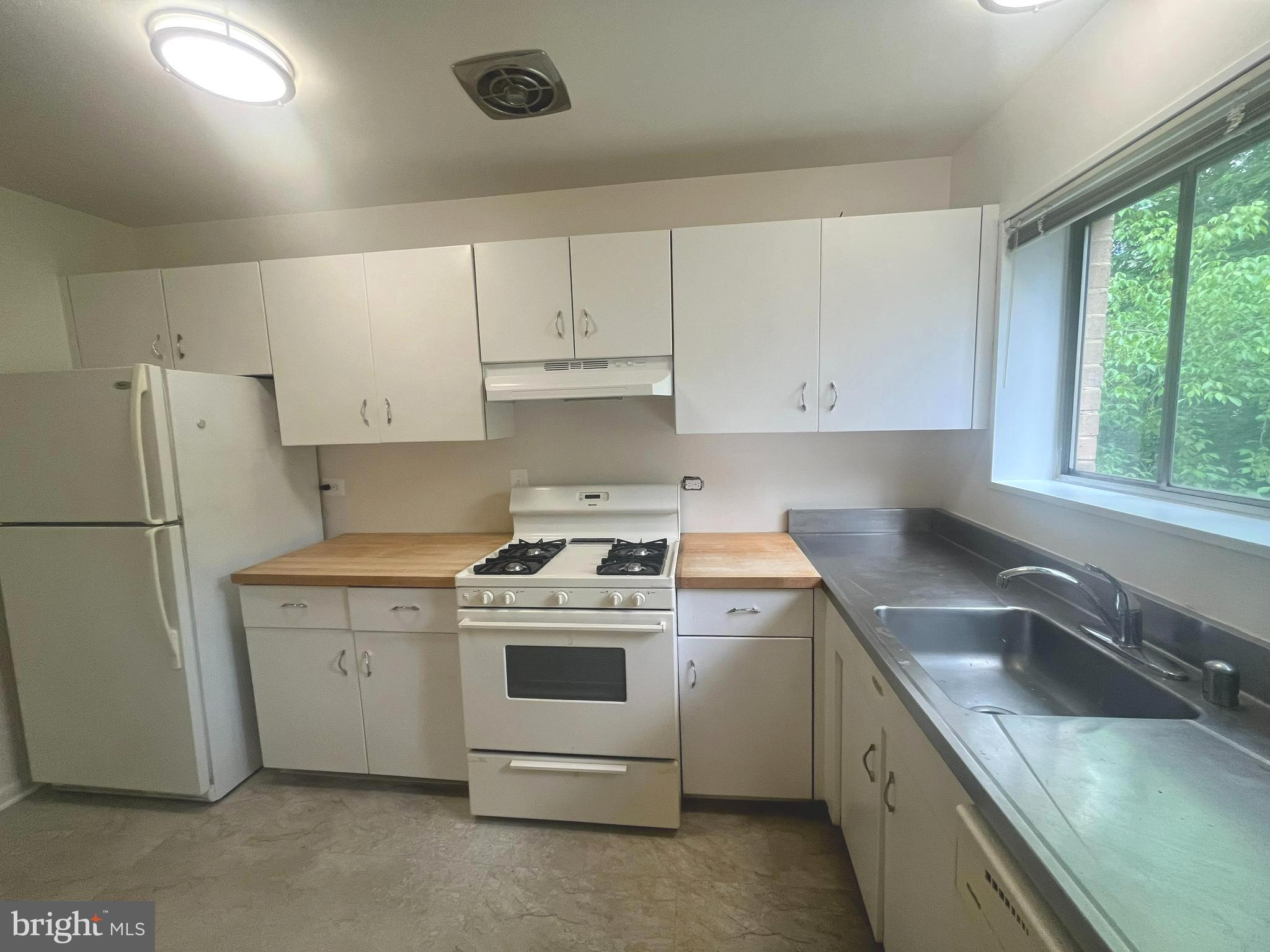 10642 MONTROSE AVENUE 103
