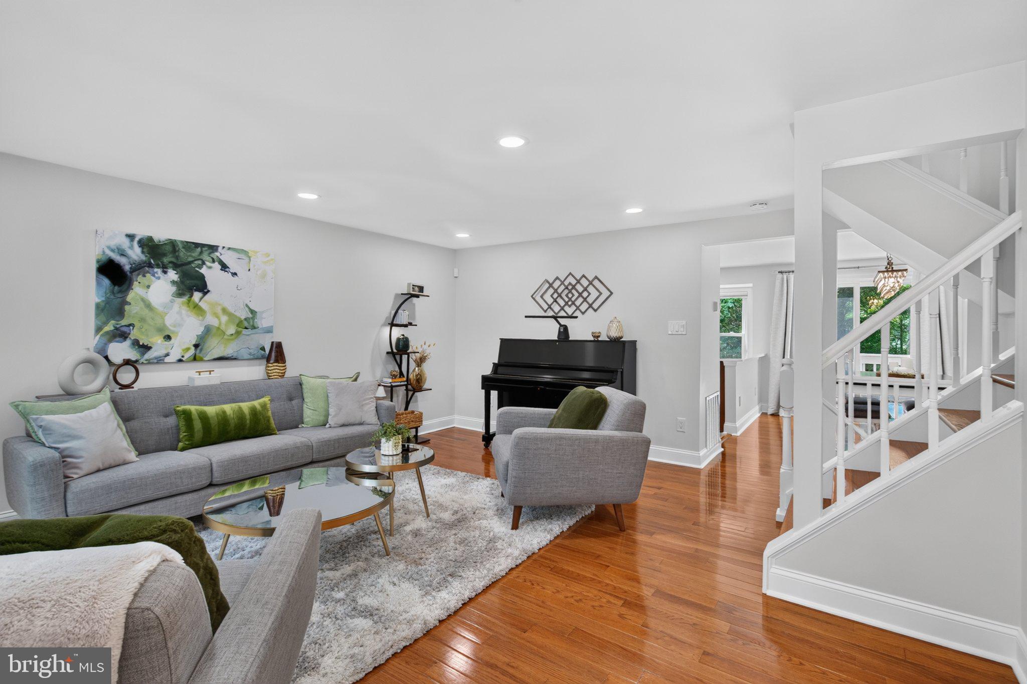 6636 GREENLEIGH LANE
