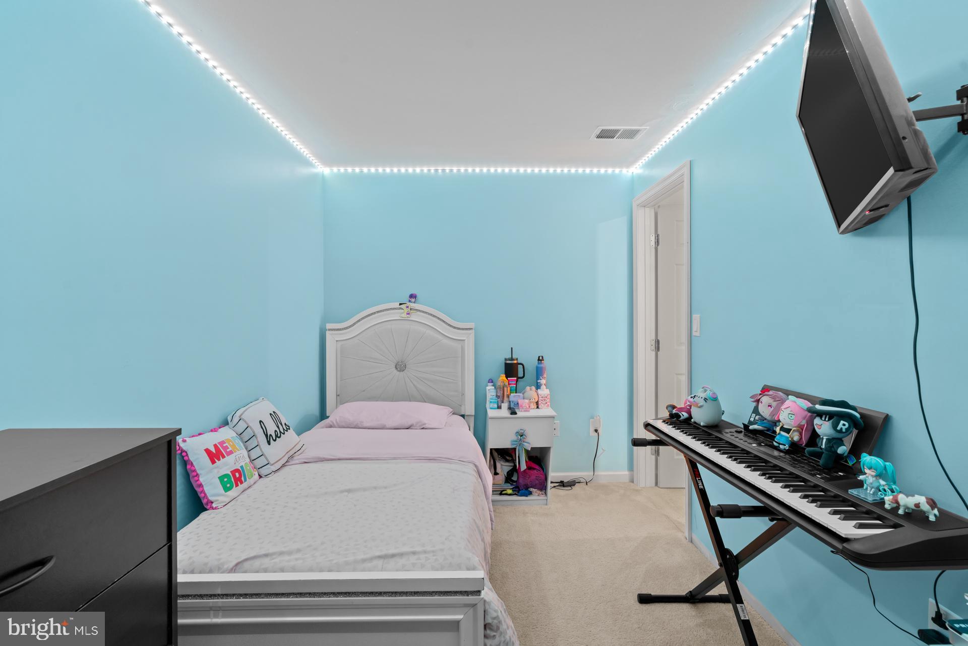 WEST FIELDS - Residential