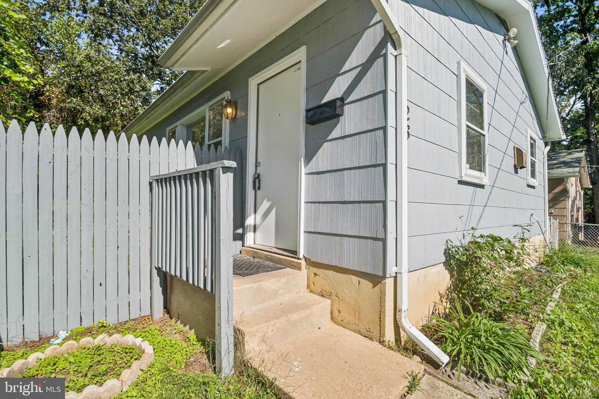 CAPITOL HEIGHTS - Residential Lease