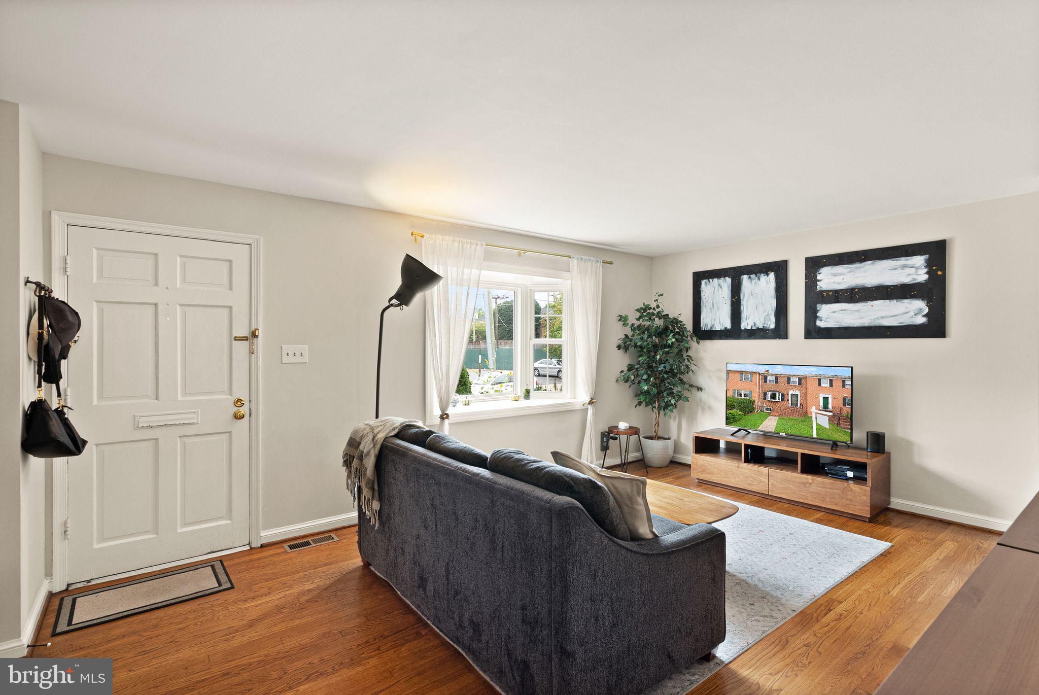 6 E MASON AVENUE