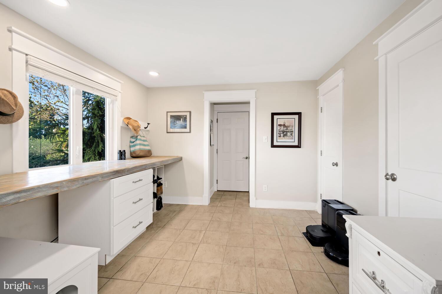 QUEEN ANNE COLONY - Residential