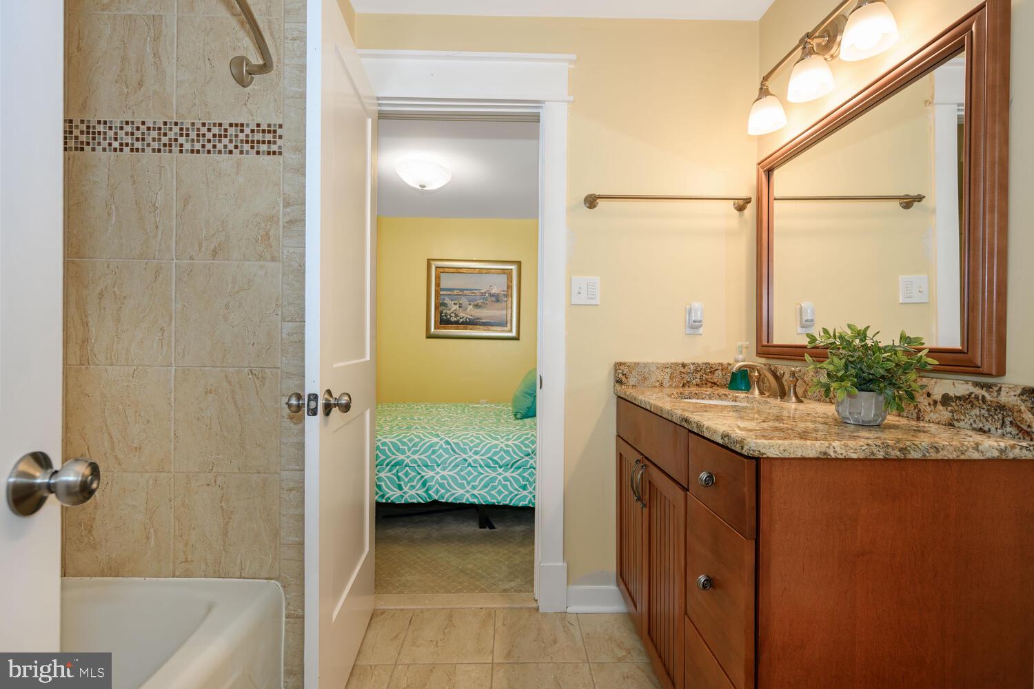 QUEEN ANNE COLONY - Residential