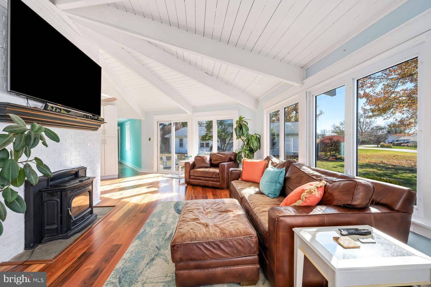 QUEEN ANNE COLONY - Residential