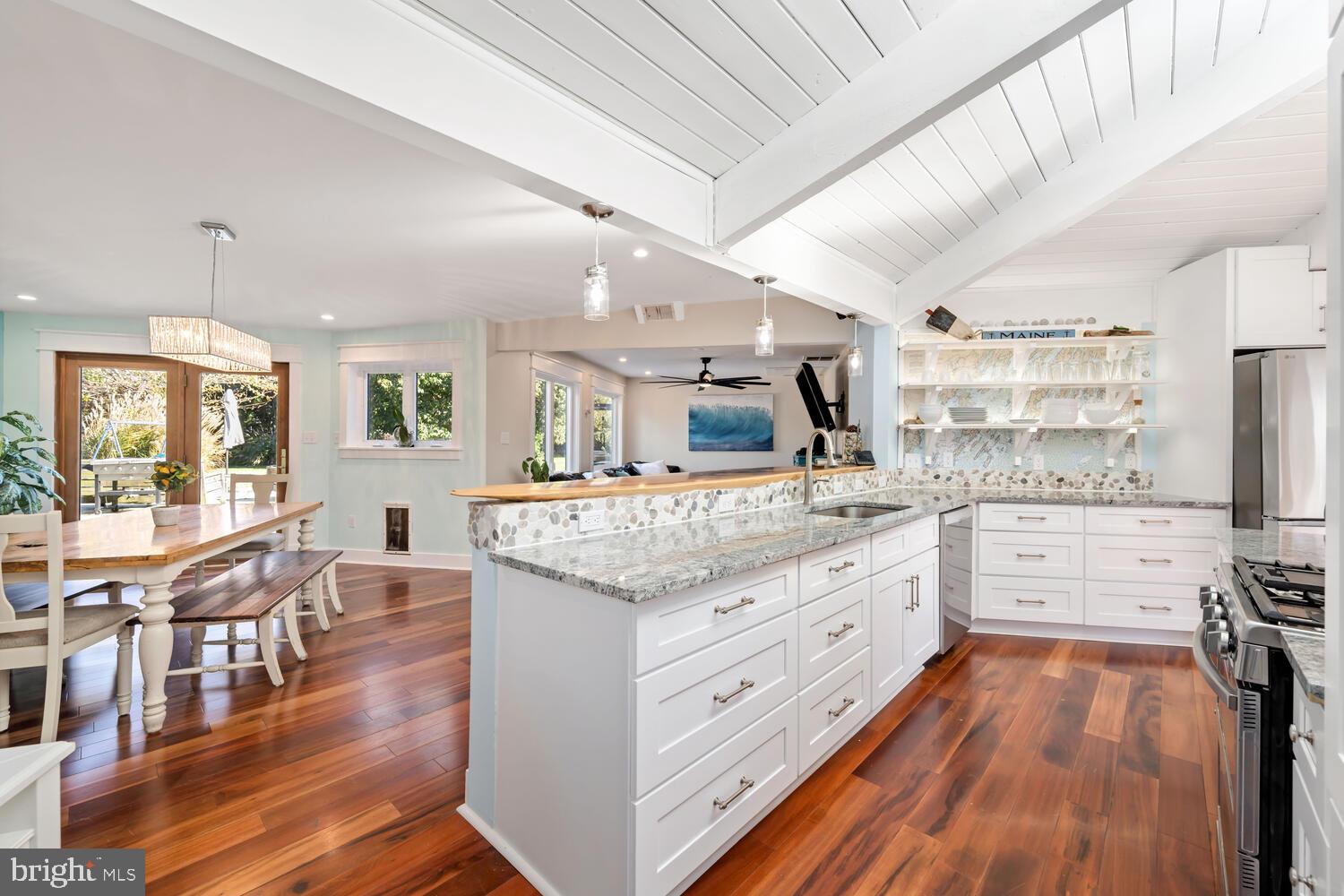 QUEEN ANNE COLONY - Residential