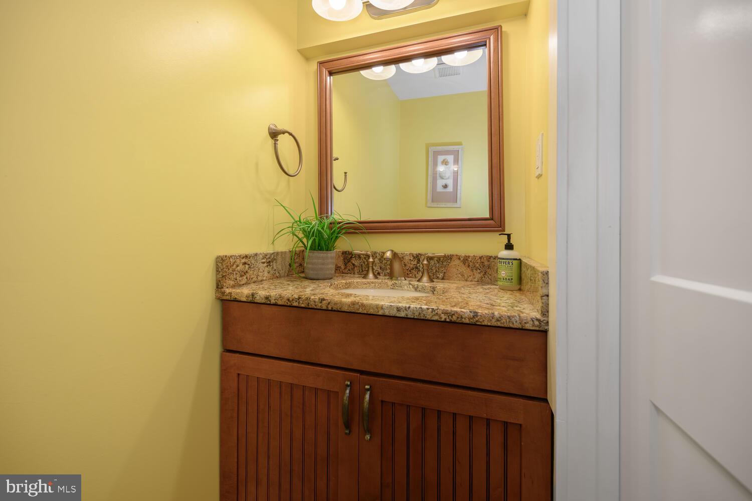 QUEEN ANNE COLONY - Residential