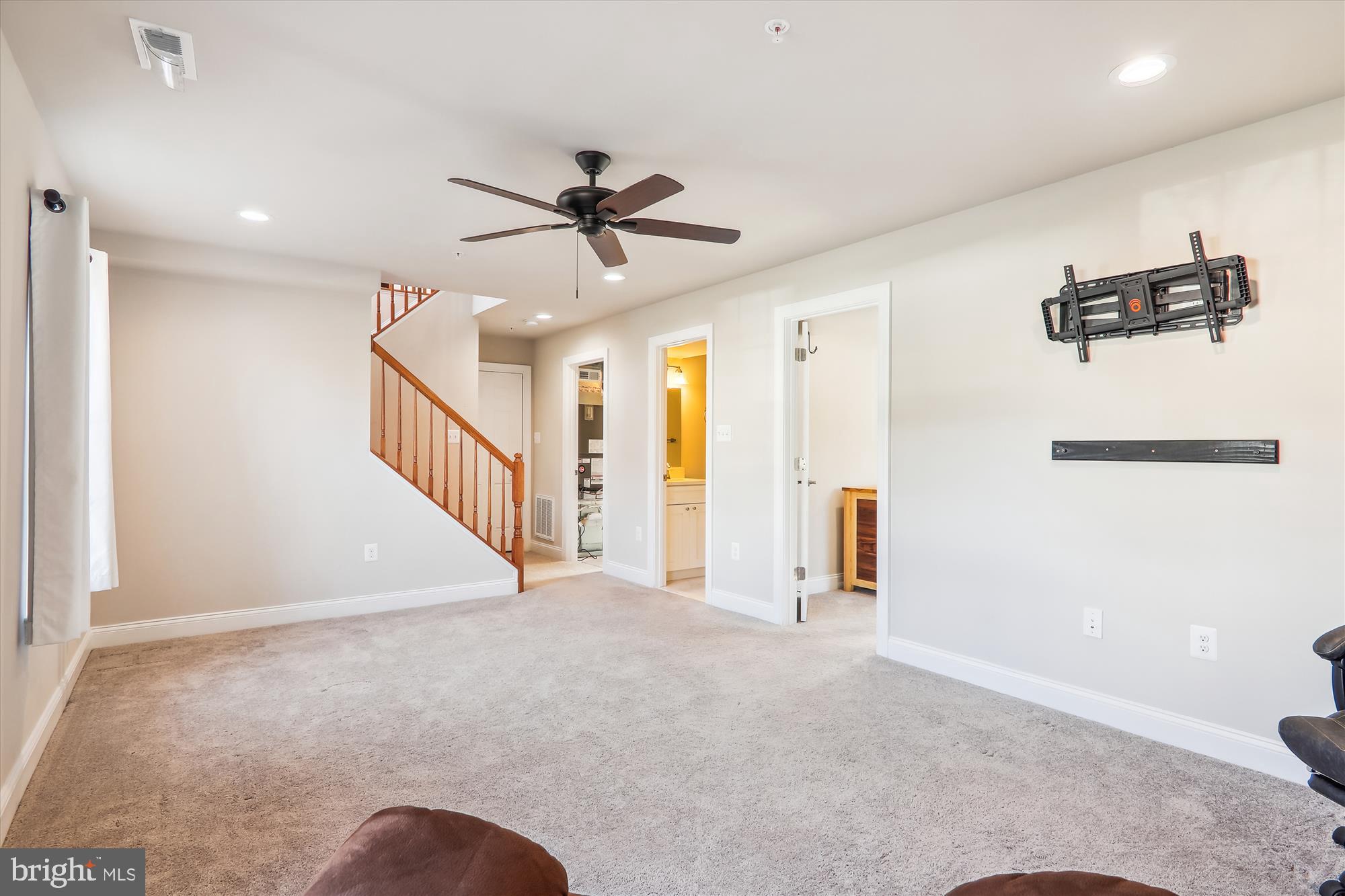 LANHAM VILLAGE - Residential