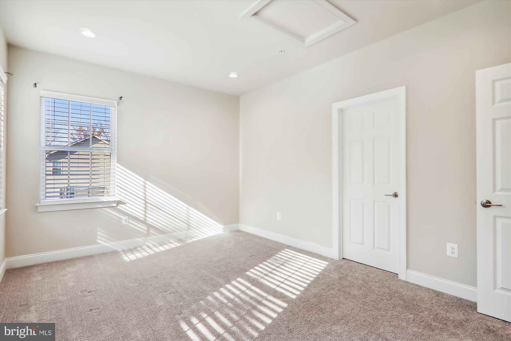 LANHAM VILLAGE - Residential