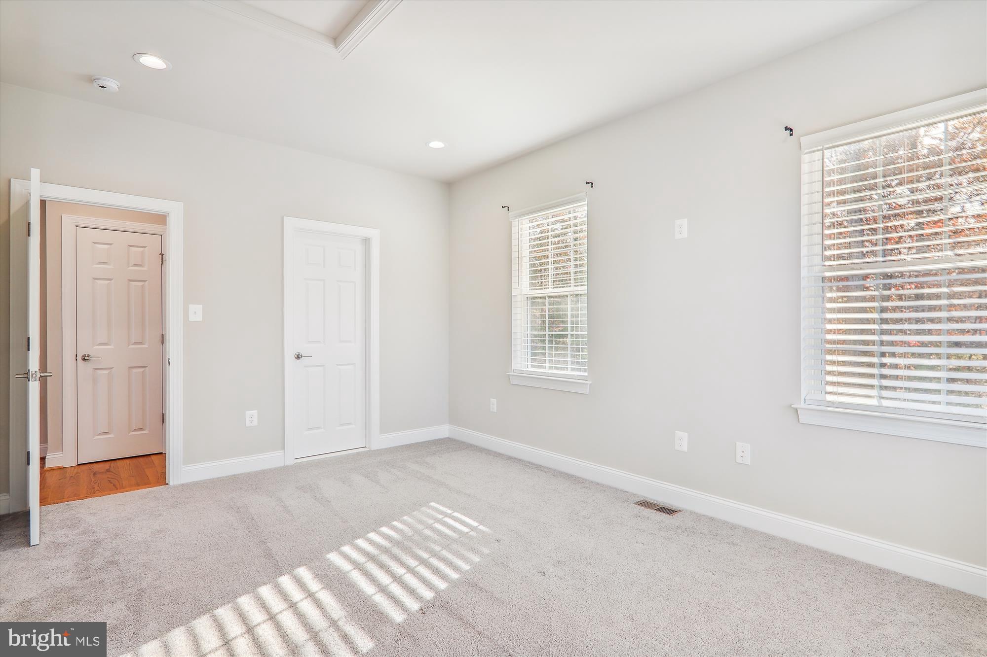 LANHAM VILLAGE - Residential