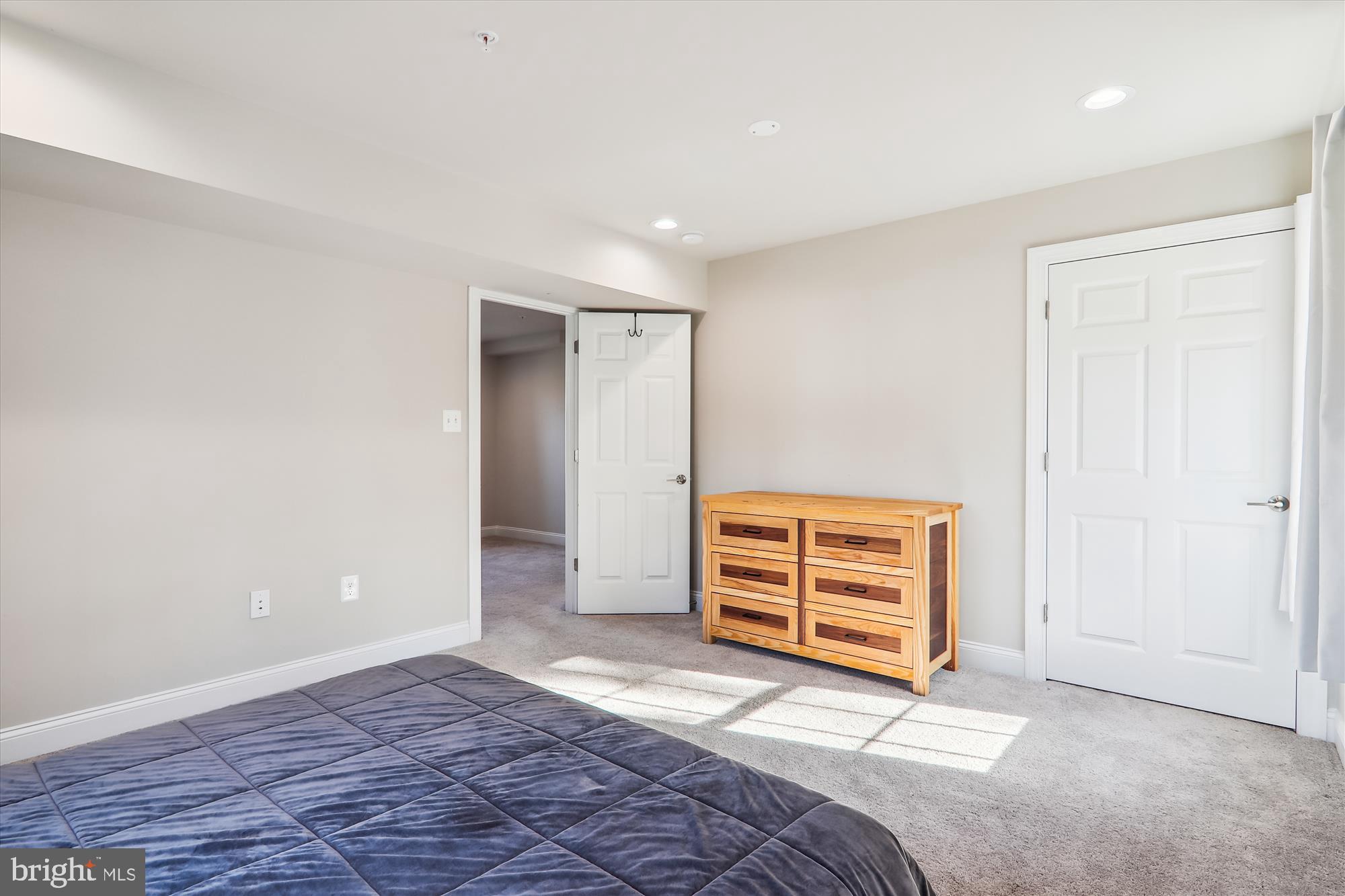 LANHAM VILLAGE - Residential