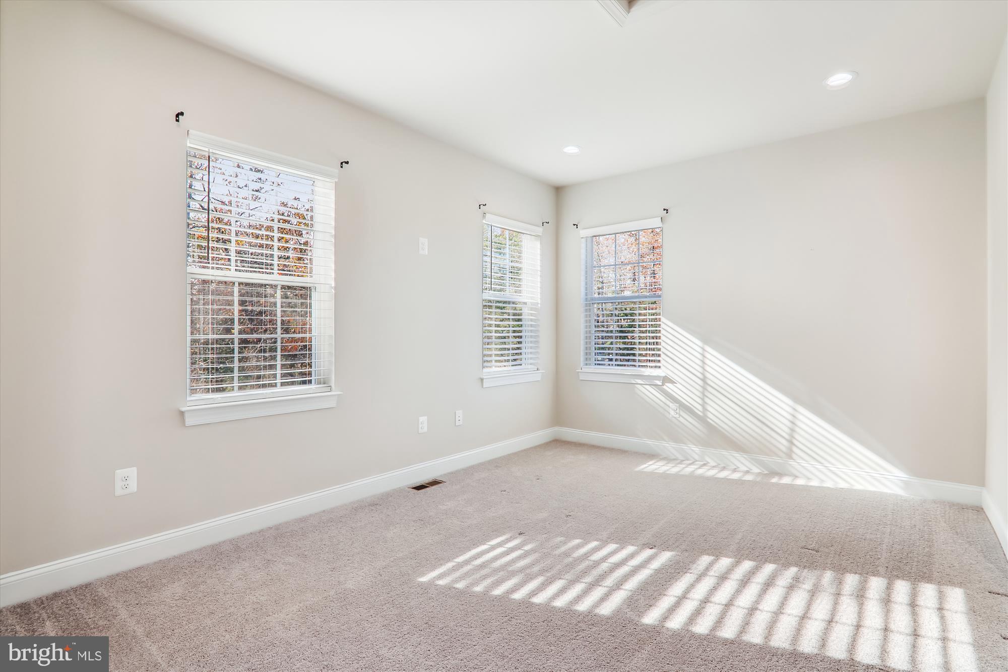 LANHAM VILLAGE - Residential