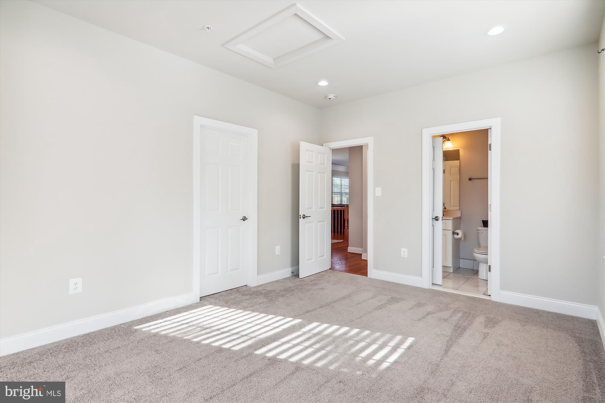 LANHAM VILLAGE - Residential