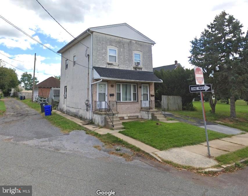 Welcome to 184 S Roland Street. Large Living Room & bedroom, One bathroom apartment in the desirable neighborhood on the East end of Pottstown. This is for the 2nd Floor apartment. Tenant pays electric. Provided are 2 window A/C units.
Landlord pays Water, Sewer, Trash. Realtor is also the owner. All dimensions are estimates or autofill from Public Record and should be verified for accuracy by renter.
https://apply.link/1khh4OQ (Rentspree link) Or just contact me for an application.