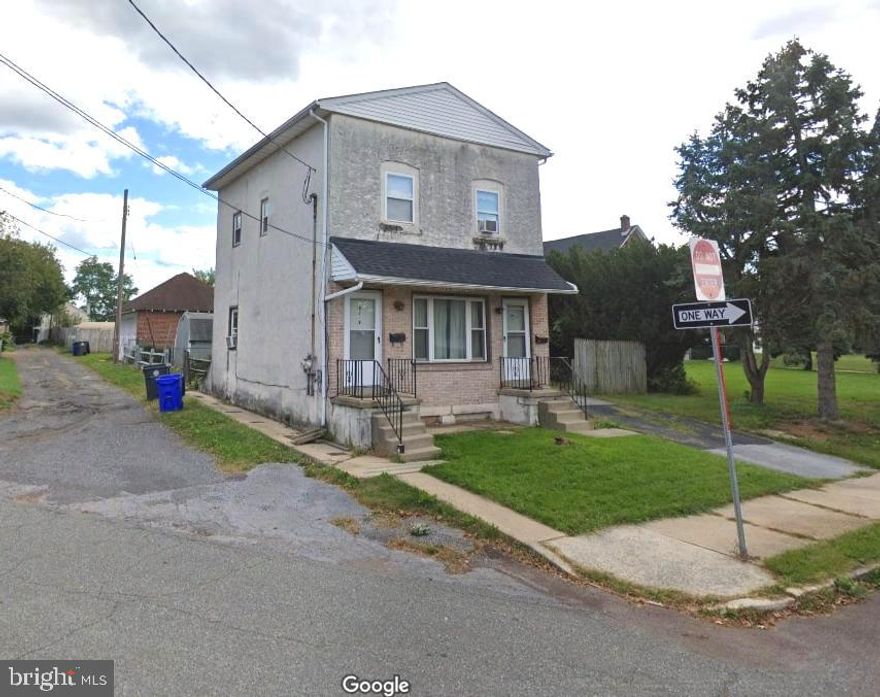 Welcome to 184 S Roland Street.  Large Living Room & bedroom, One bathroom apartment in the desirable neighborhood on the East end of Pottstown. This is for the 2nd Floor apartment. Tenant pays electric. Provided are 2 window A/C units. 
Landlord pays Water, Sewer, Trash. Realtor is also the owner.  All dimensions are estimates or autofill from Public Record and should be verified for accuracy by renter.

https://apply.link/1khh4OQ (Rentspree link) Or just contact me for an application.