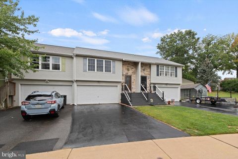 Photo of 115 NORLAWN CIR, LANCASTER, PA 17601 (MLS # PALA2039290)
