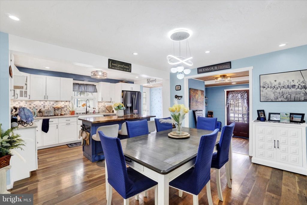 Photo of 147 Maple Street, MANCHESTER, PA 17345 (MLS # PAYK2097702)