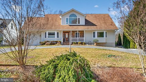 Photo of 15022 Snowden Drive, SILVER SPRING, MD 20905 (MLS # MDMC2219118)