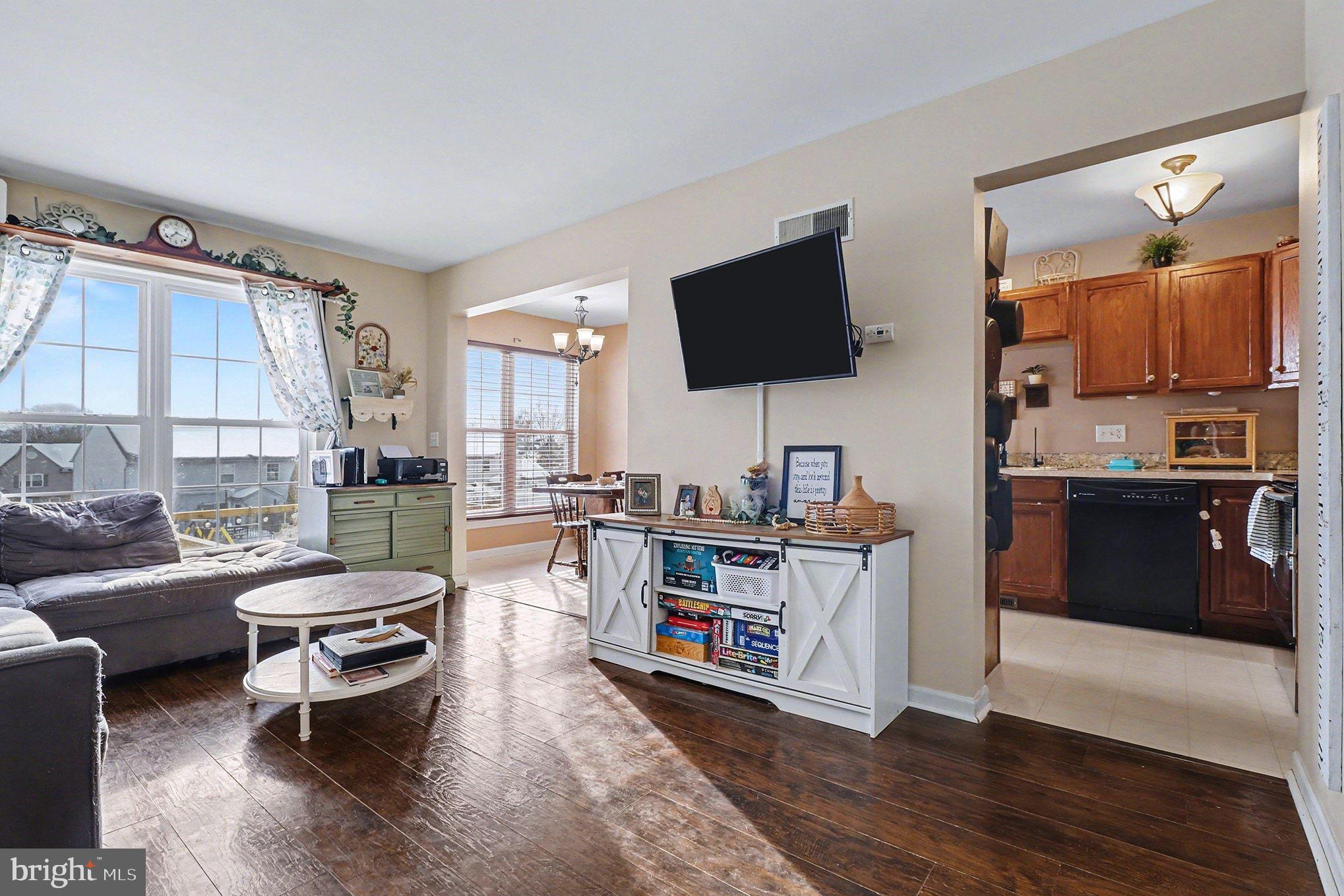 LONGWOOD SQUARE - Residential