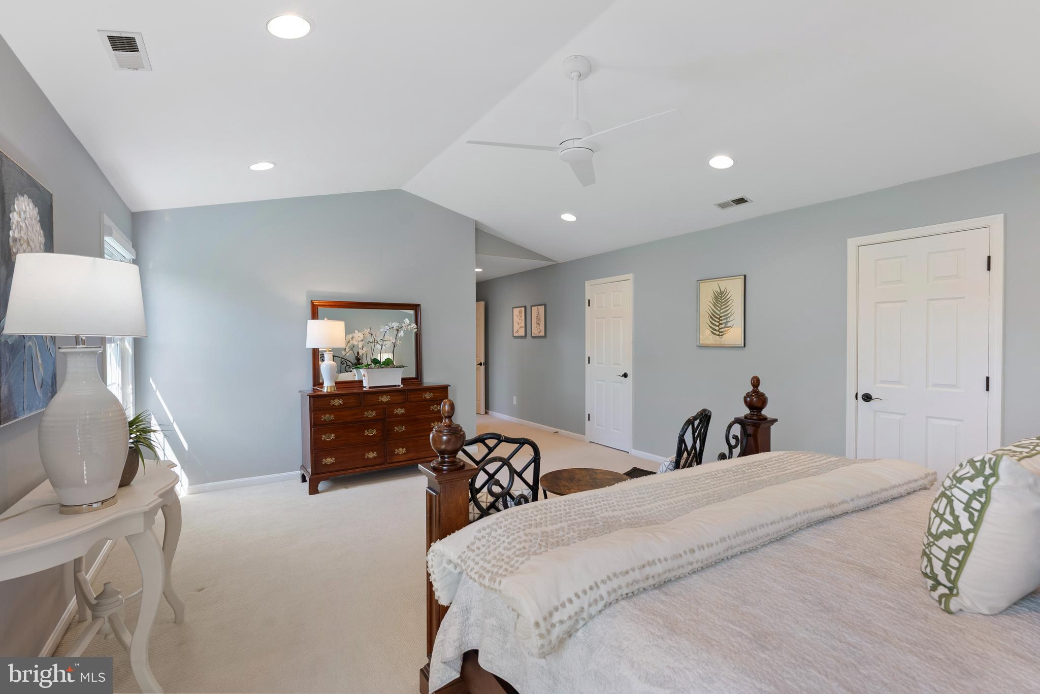 HUNTERS RUN - Residential