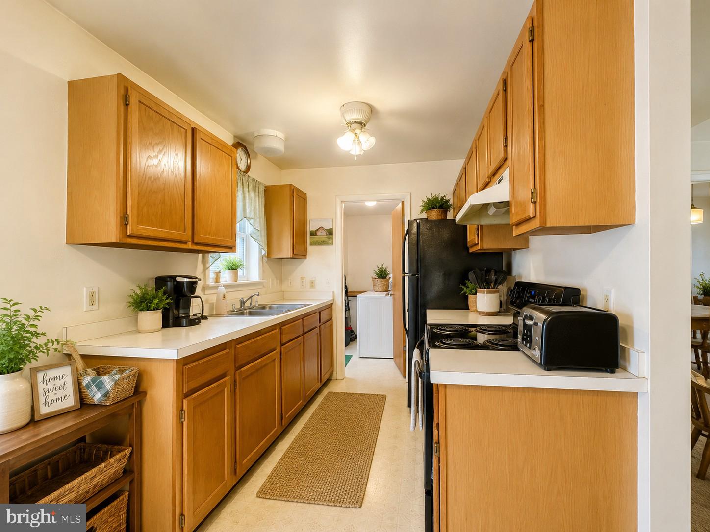 25044 TRAVIS TRAIL