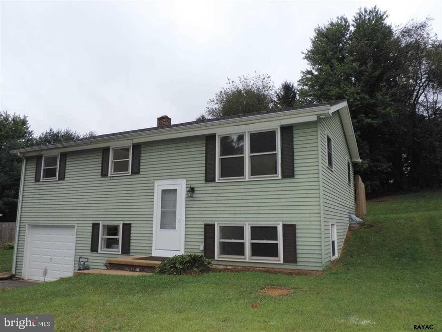 Perfectly updated and ready for you!  Loads of new in this great split foyer home. New carpet and vinyl, new kitchen w/ updated appliances, new garage door, newer roof & so much more.  Freshly painted throughout & the seller is providing a 1 year First American Home Warranty makes this one a real winner.