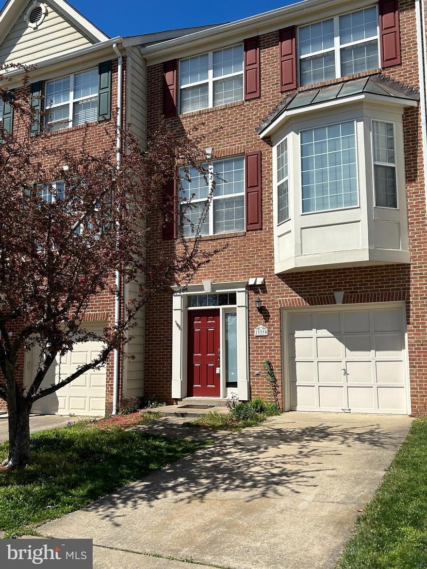 GORGEOUS 3 BR 2.55 BA TH IN THE EXCLUSIVE BELMONT BAY GOLF COMMUNITY.BEAUTIFULLY LANDSCAPED AND METICULOUSLY MAINTAINED.WALKING DIST TO THE VRE. LARGE FOYER, DRAMATIC 2 SIDED FBL, BUILT IN ENTERTAINMENT CTR IN FR, BRIGHT EAT-IN KITCHEN, CEILING FAN THROUGHOUT, WIRED FOR HIGH SPEED INTERNET AND SURROUND SOUND, NEAR TO I-95 AND RT 123, COMMUTER PARKING LOT