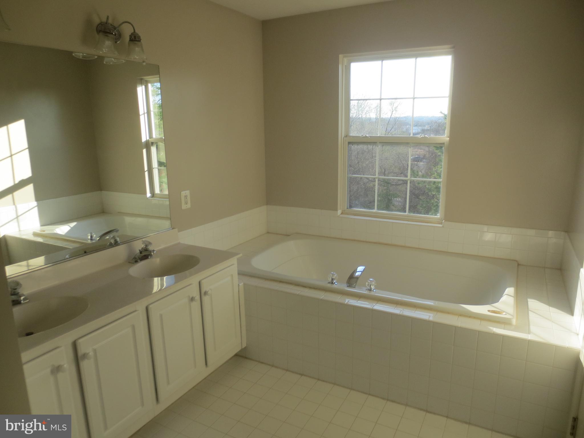 BELMONT CENTER - Residential