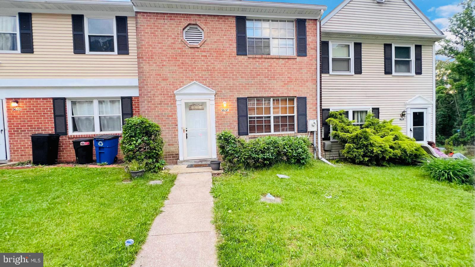Back on the MARKET!
REDUCED PRICE ! ! ! Roof updated, A/C updated , quite neighborhood, enjoy the suburb and the convenience of the nearby shopping centers, schedule your showing. Lock Box front door knob. Schedule online. Please call the listing agent if you have any questions.