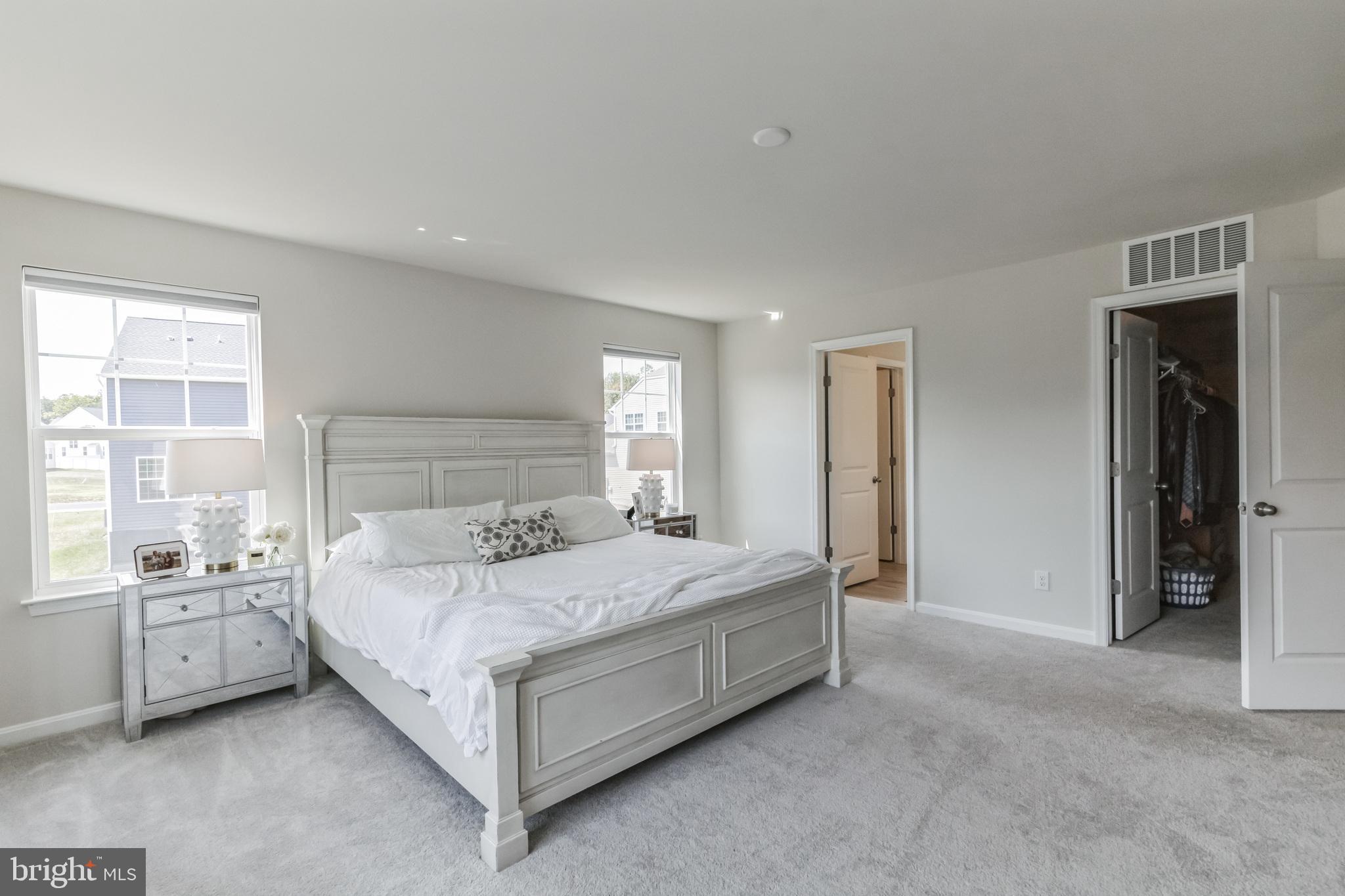 SUMMIT CROSSING ESTATES - Residential