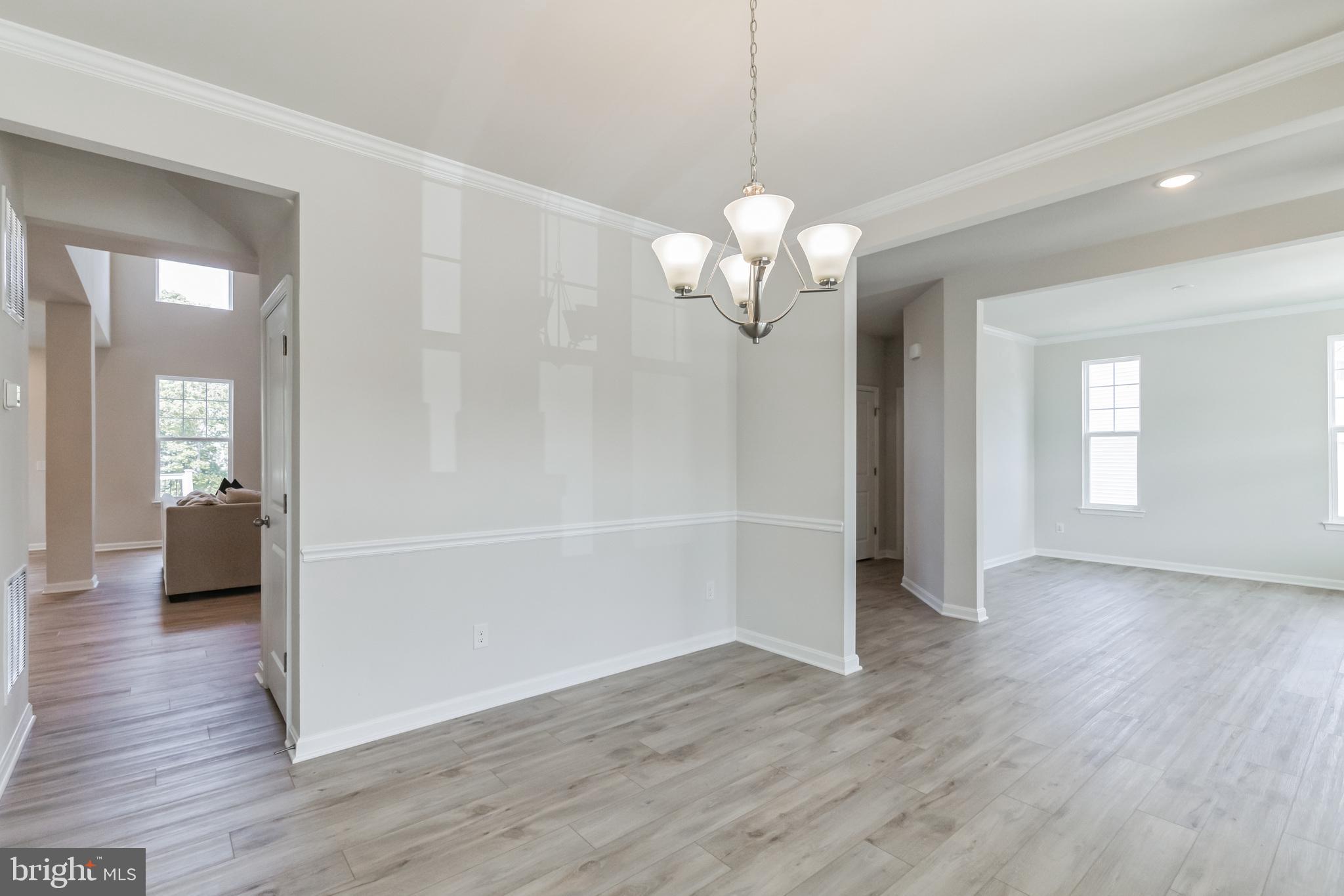 SUMMIT CROSSING ESTATES - Residential