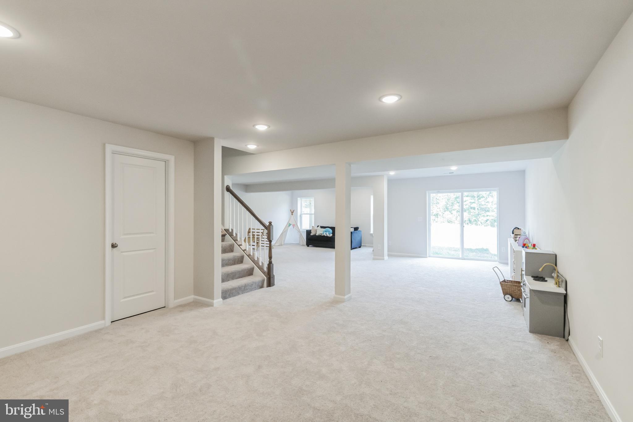 SUMMIT CROSSING ESTATES - Residential