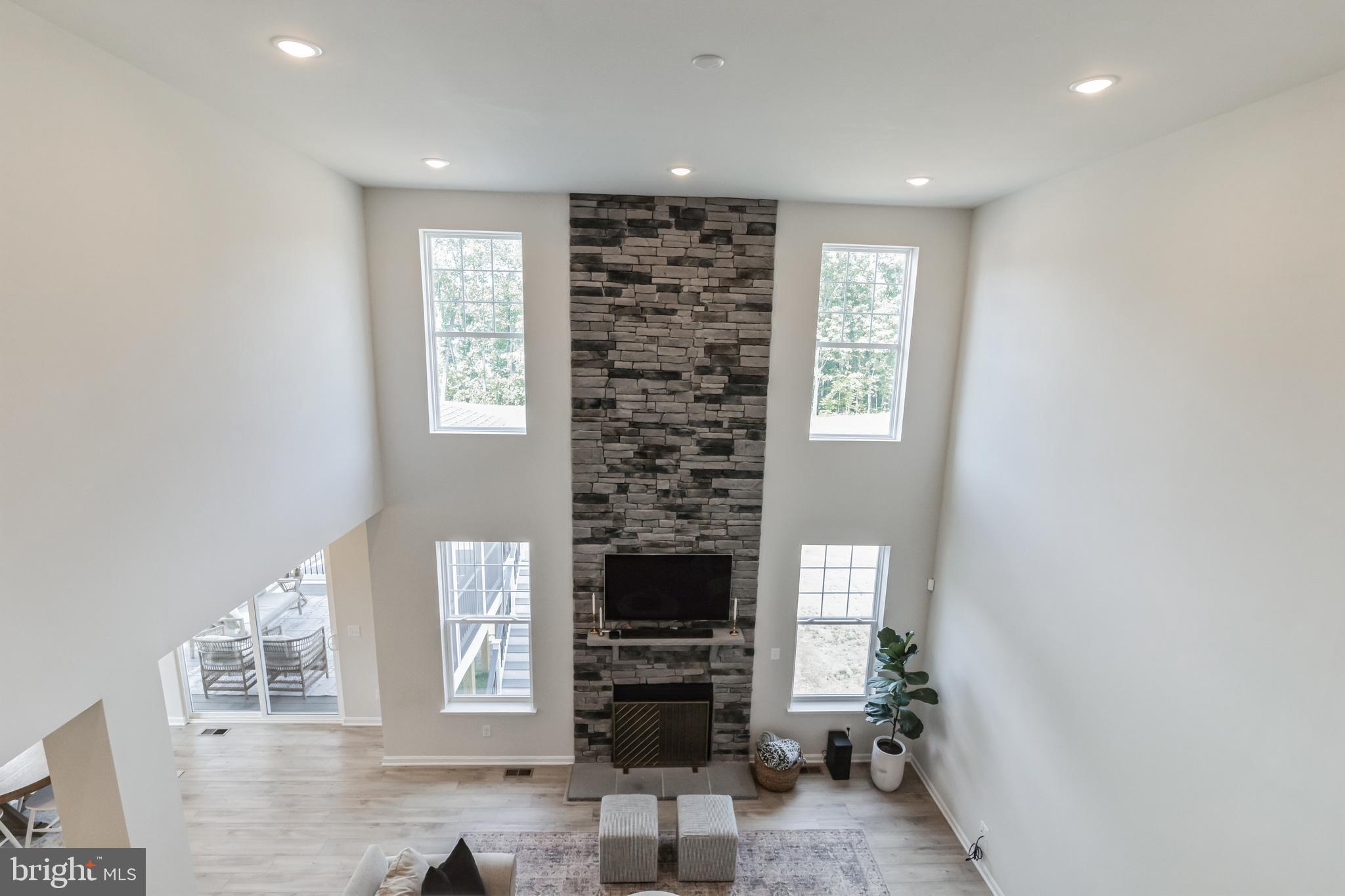 SUMMIT CROSSING ESTATES - Residential