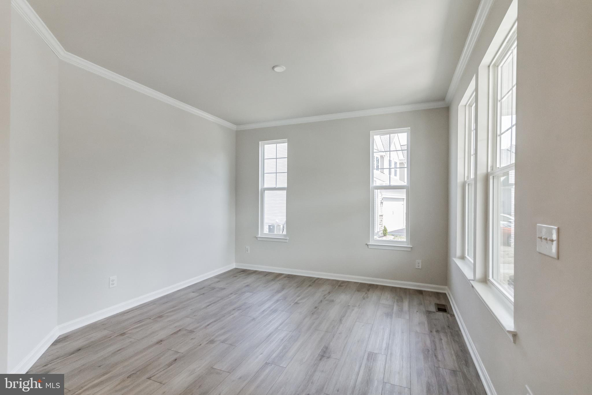 SUMMIT CROSSING ESTATES - Residential