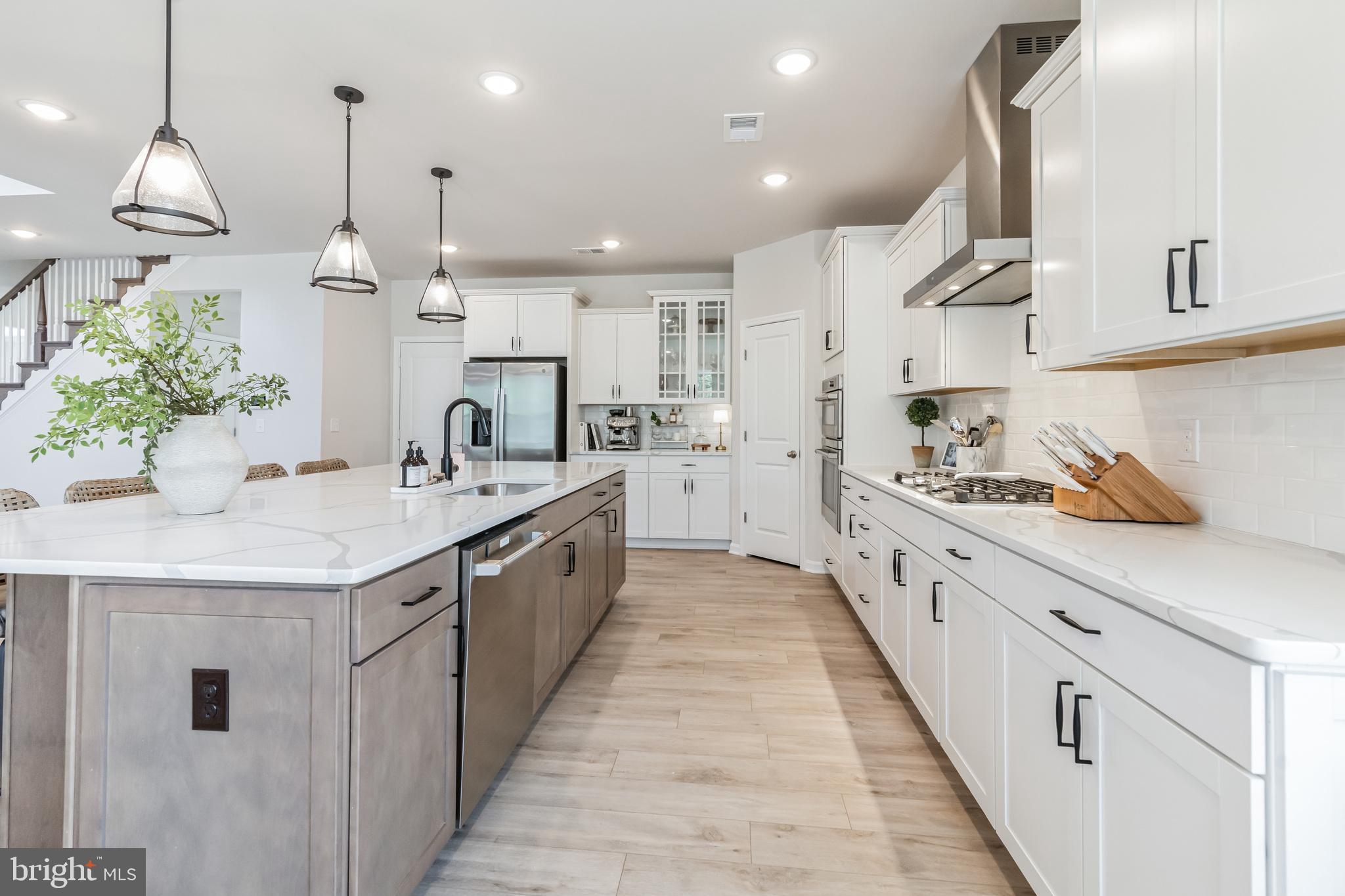 SUMMIT CROSSING ESTATES - Residential